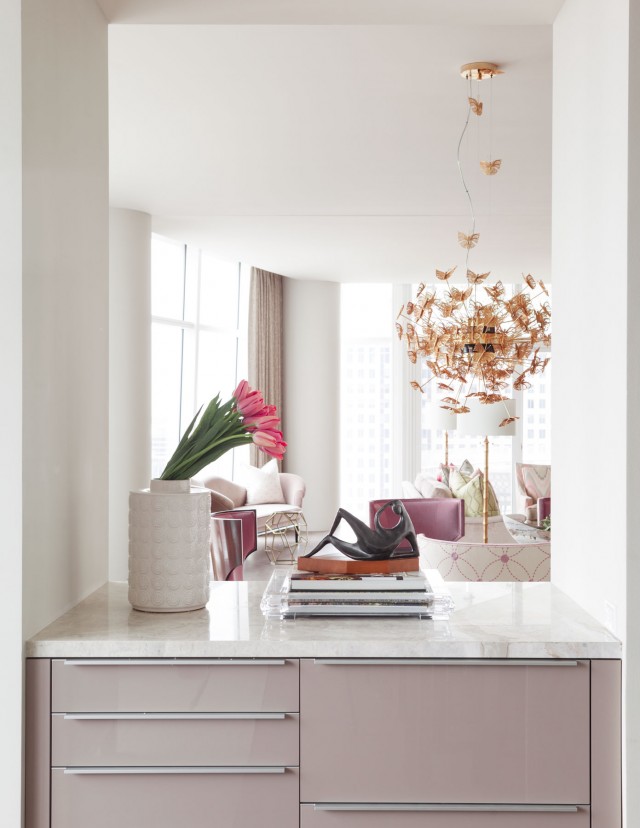 Room Decor Ideas: Meet this Feminine Apartment in Dallas, Texas