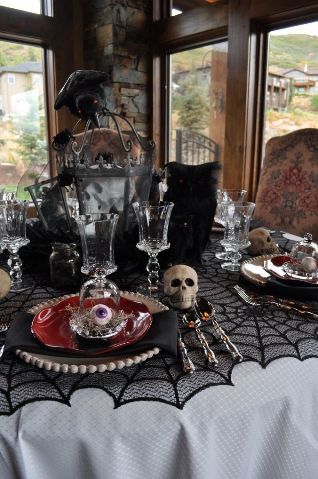 Halloween Party Ideas: Dining Room Design