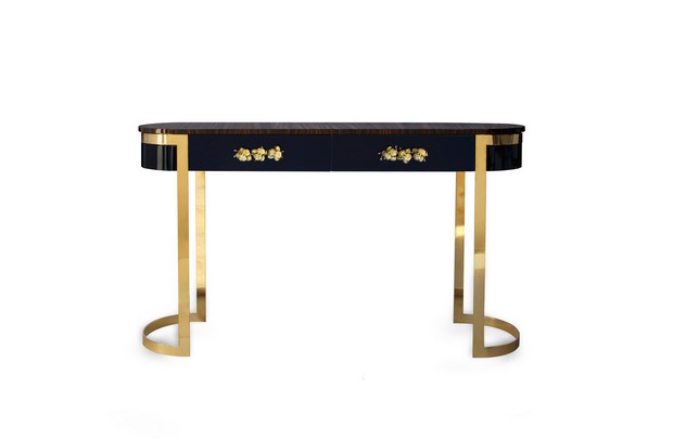 10 Classic Chic Consoles for Hallway Design