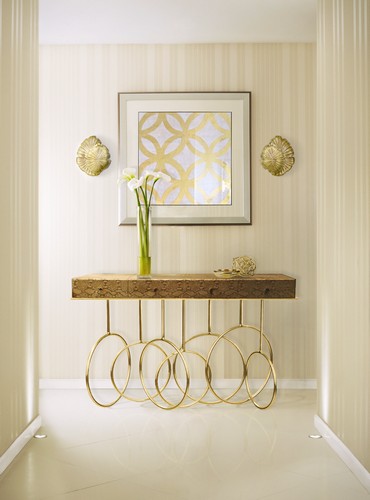 10 Classic Chic Consoles for Hallway Design