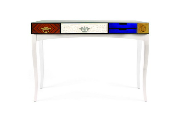 10 Classic Chic Consoles for Hallway Design