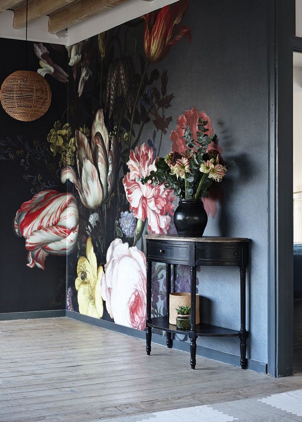 How Black Can Help you to Create Welcoming Interiors