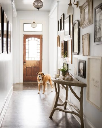 How to Make a One of a Kind Entryway for Your Home ➤ To see more news about the Interior Design Ideas, subscribe our newsletter right now! #interiordesignideaa #bestdesignideas #roomdecorideas #oneofakindentryways #beautifulentryways #entrywaysideas