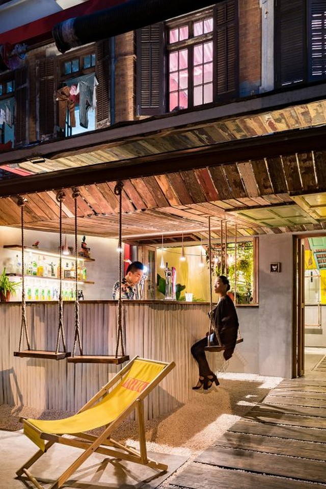 An Incredible Bar Interior Design With a Tropical Vibe